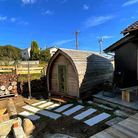 淡路島の古民家1棟貸切宿 サササウナ 薪ストーブサウナとタイハーブ蒸気浴 ภายนอก รูปภาพ